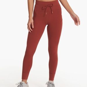 Vuori Daily Pocket Legging Currant color size small